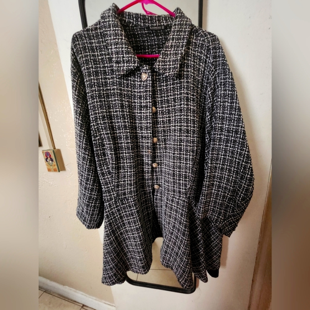 BloomChic Black and White Boxy Peplum Button Down